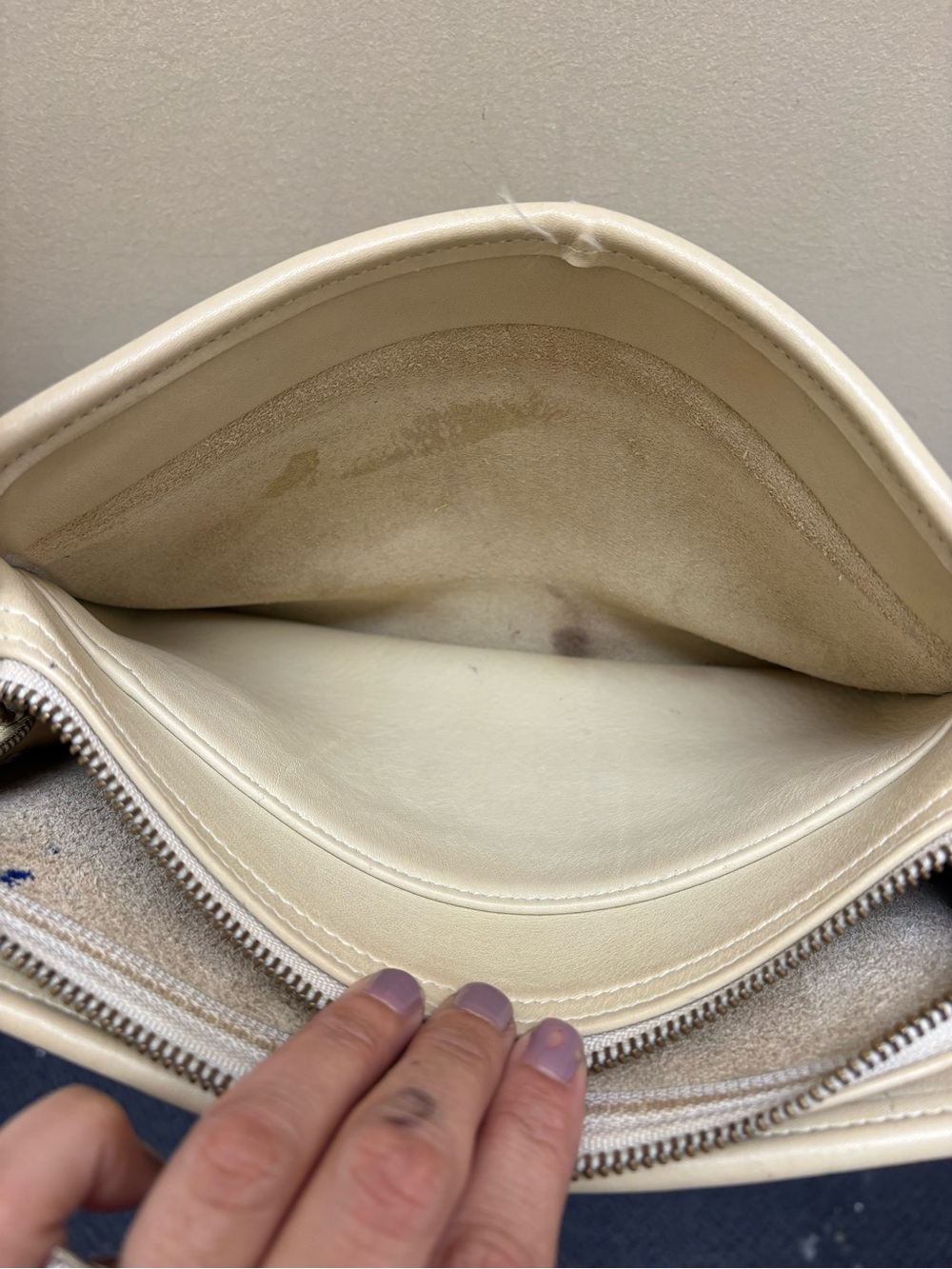 Vintage Coach Sutton Bag #9814 
Cream Leather Crossbody-see pics for stains - Picture 11 of 16